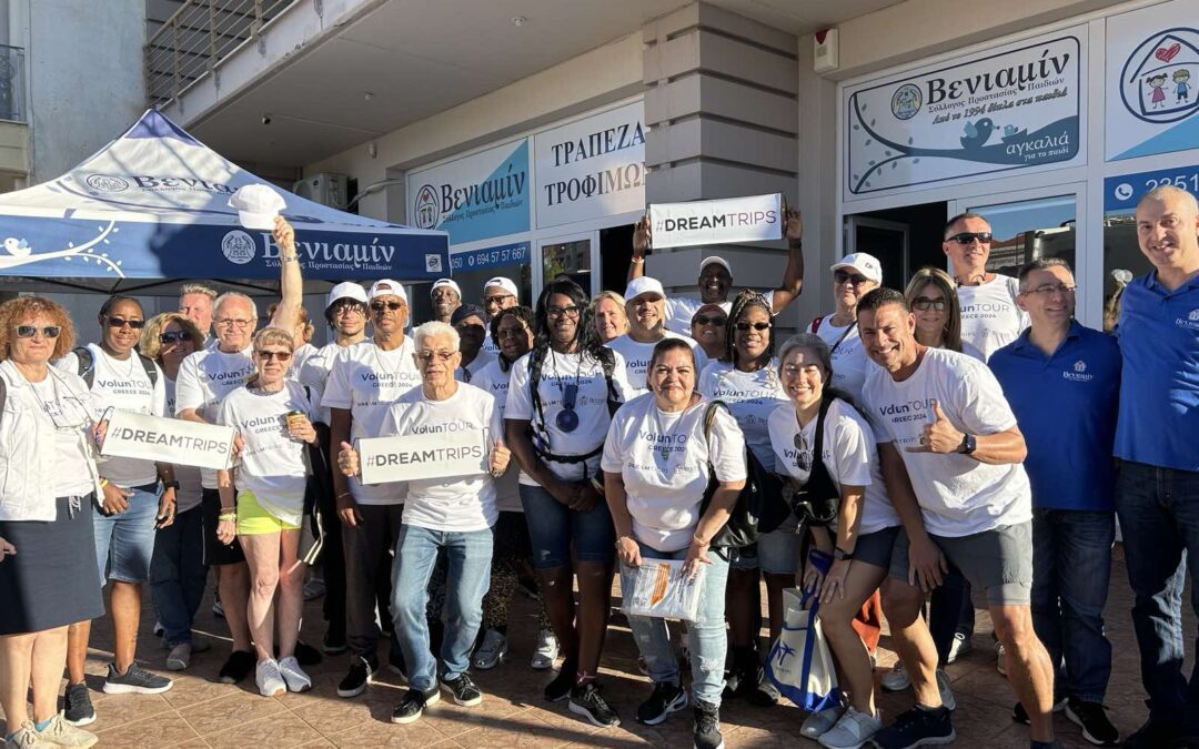 Dream-Trips volunteers from various countries visited BENJAMIN and actively helped in packing food and painting a beneficiary’s house